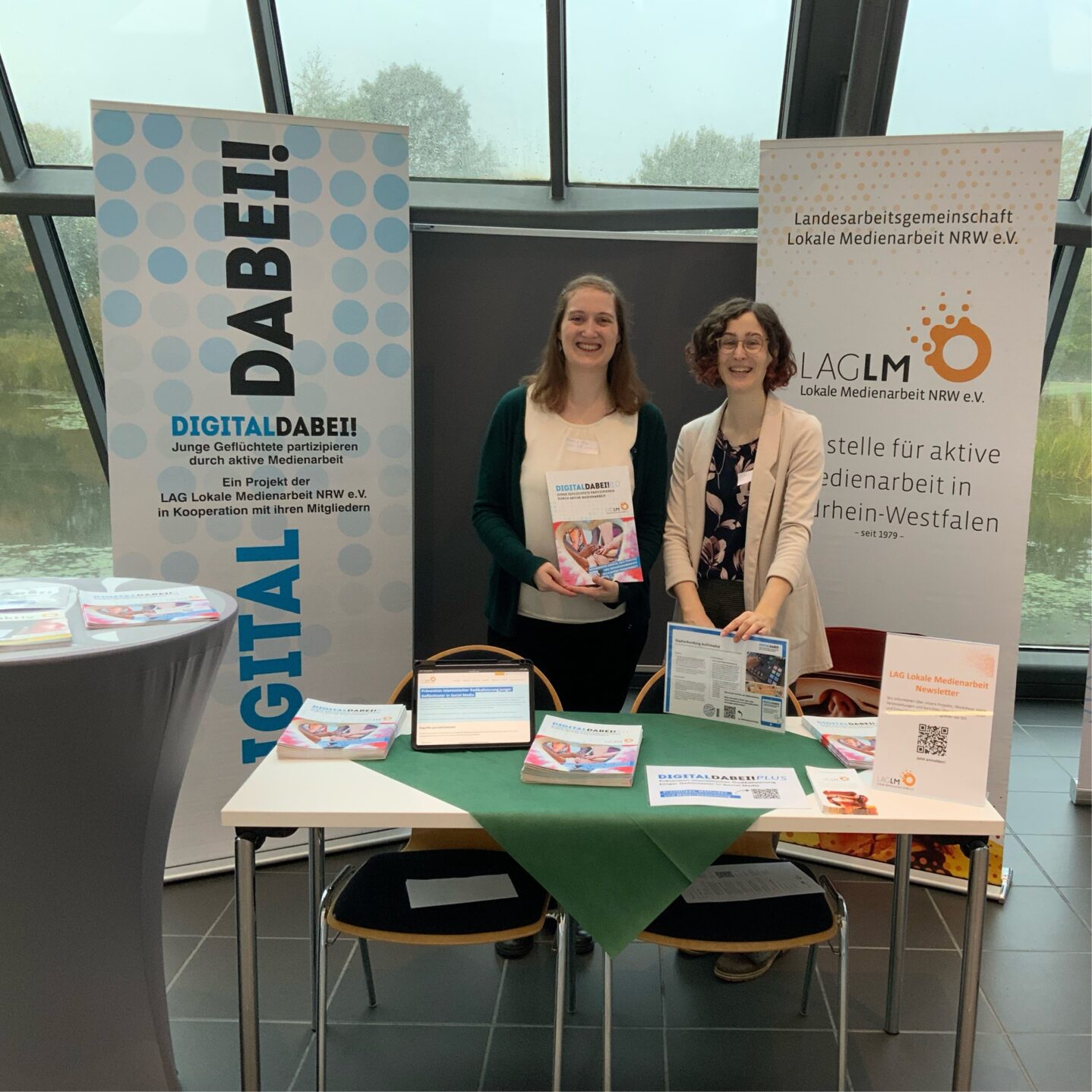 Das Team der LAG LM mit ihrem Stand beim Markt der Möglichkeiten auf dem AJS-Fachtag