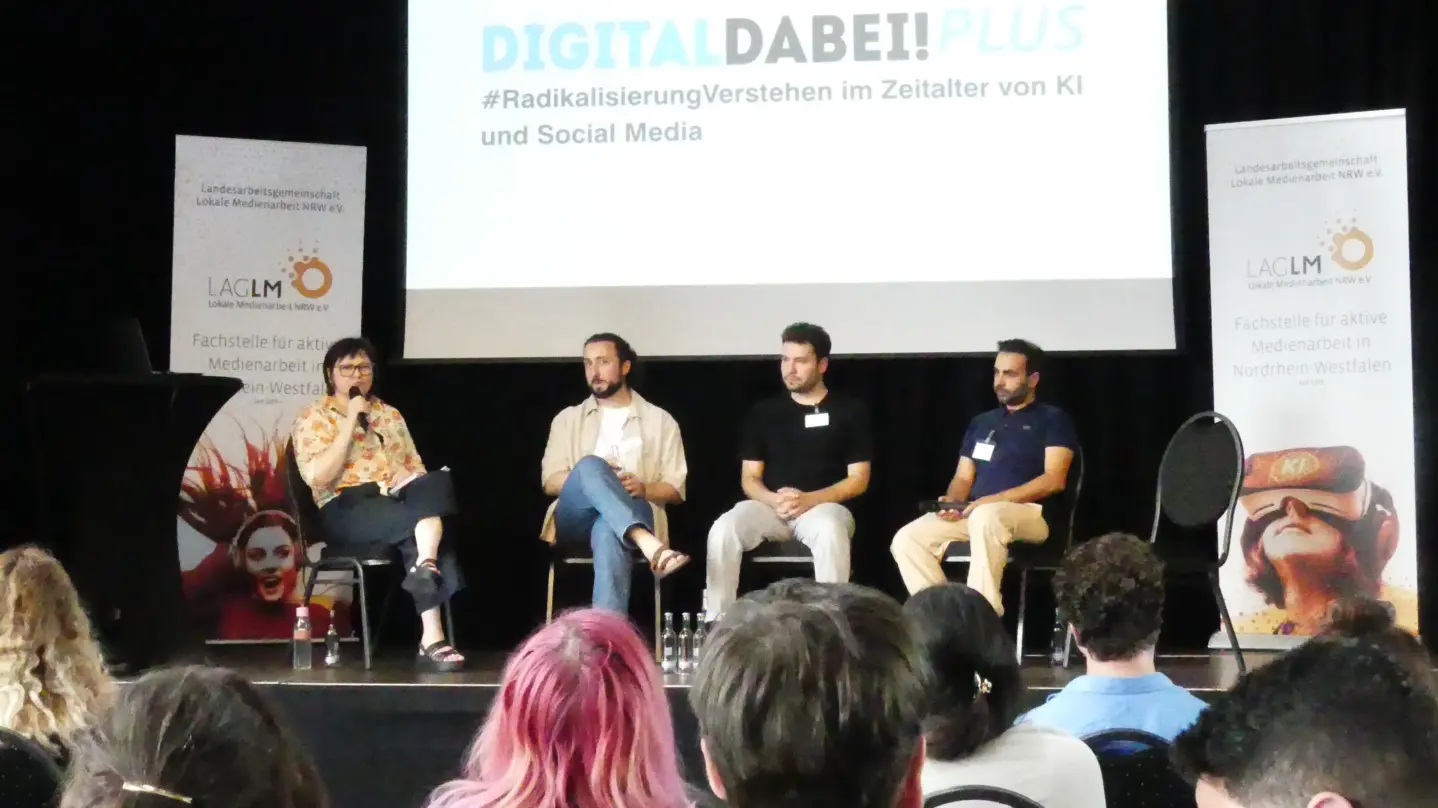 Dr. Christine Ketzer bei der Podiumsdiskussion mit Hubeyb Yöntem, Dr. Junus el-Naggar und Mehmet Koc
