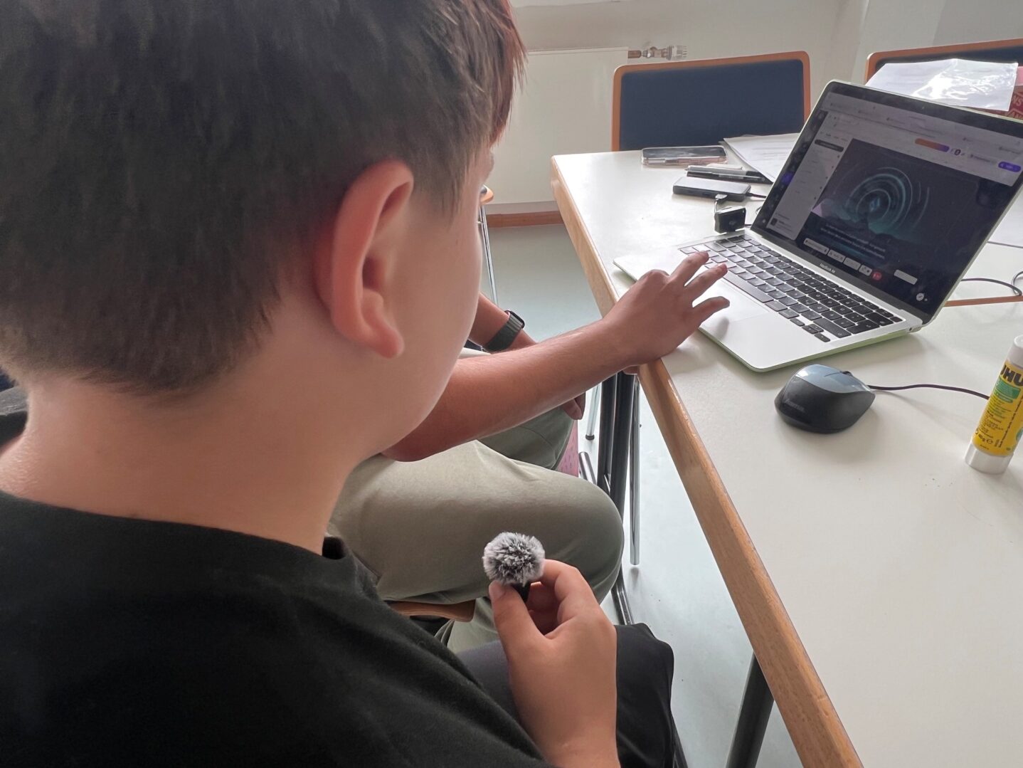Jugendliche im Audioworkshop in Vorbereitung auf das SpaceBase